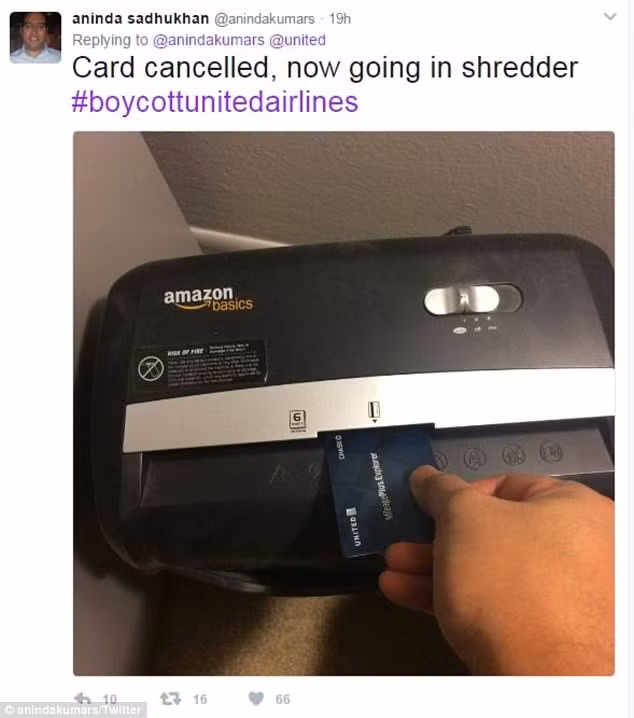 Khach hang be nat the hoi vien cua United Airlines