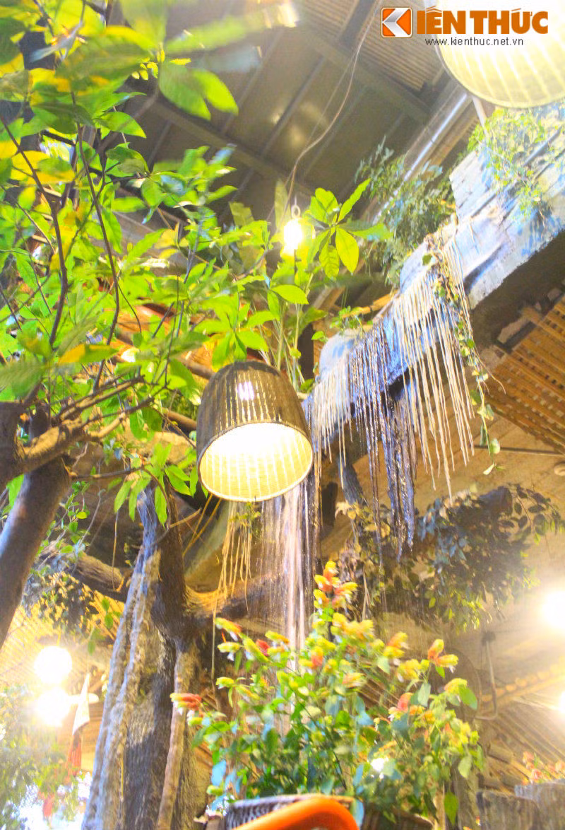 Hay hòa mình với làn nước mát từ tháng nhân tạo.