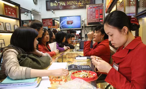 Gia vang hom nay 13/4 tiep tuc tang, vot len dinh moi