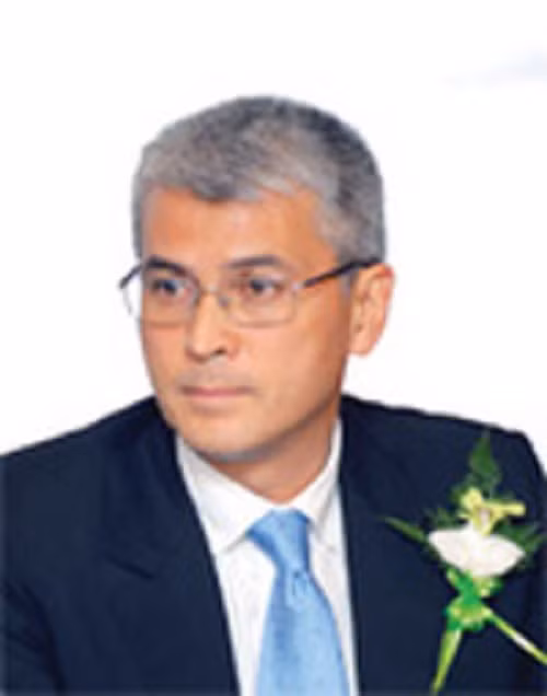  2. Đoàn Viết Đại Từ Đại gia kinh doanh hàng hiệu Đoàn Viết Đại Từ (sinh ngày 25/10/1963) - Chủ tịch của Openasia Group được biết đến là đối thủ số 1 của ông vua hàng hiệu tại Việt Nam - doanh nhân Johnathan Hạnh Nguyễn. Ông Đoàn Viết Đại Từ chính là người đã mang Starbucks về Việt Nam. Mặc dù khá kín kẽ và hiếm khi xuất hiện trên các phương tiện truyền thông trong nước song Openasia Group đang trở nên có tiếng trong lĩnh vực phân phối hàng hiệu tại Việt Nam. Ảnh: cafef.vn.