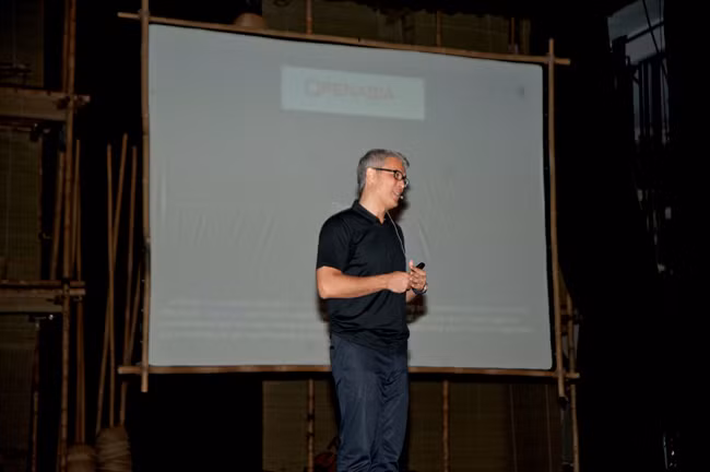 Trong đó, Công ty tư vấn Openasia Consulting đã tham gia vào sự thành lập và phát triển của nhiều doanh nghiệp đa quốc gia tại Việt Nam. Ông Đại Từ là thành viên HĐQT của Công ty Gras Savoye Willis Vietnam Limited và là Chủ tịch HĐQT của Lafarge Cement Vietnam; đã từng là Phó Chủ tịch Phòng Thương mại Pháp tại Việt Nam và hiện là Phó Chủ tịch Ban Cố vấn Mậu dịch Nước ngoài của Chính phủ Pháp tại Việt Nam.... Ảnh: Doanh nhân và Cuộc sống.