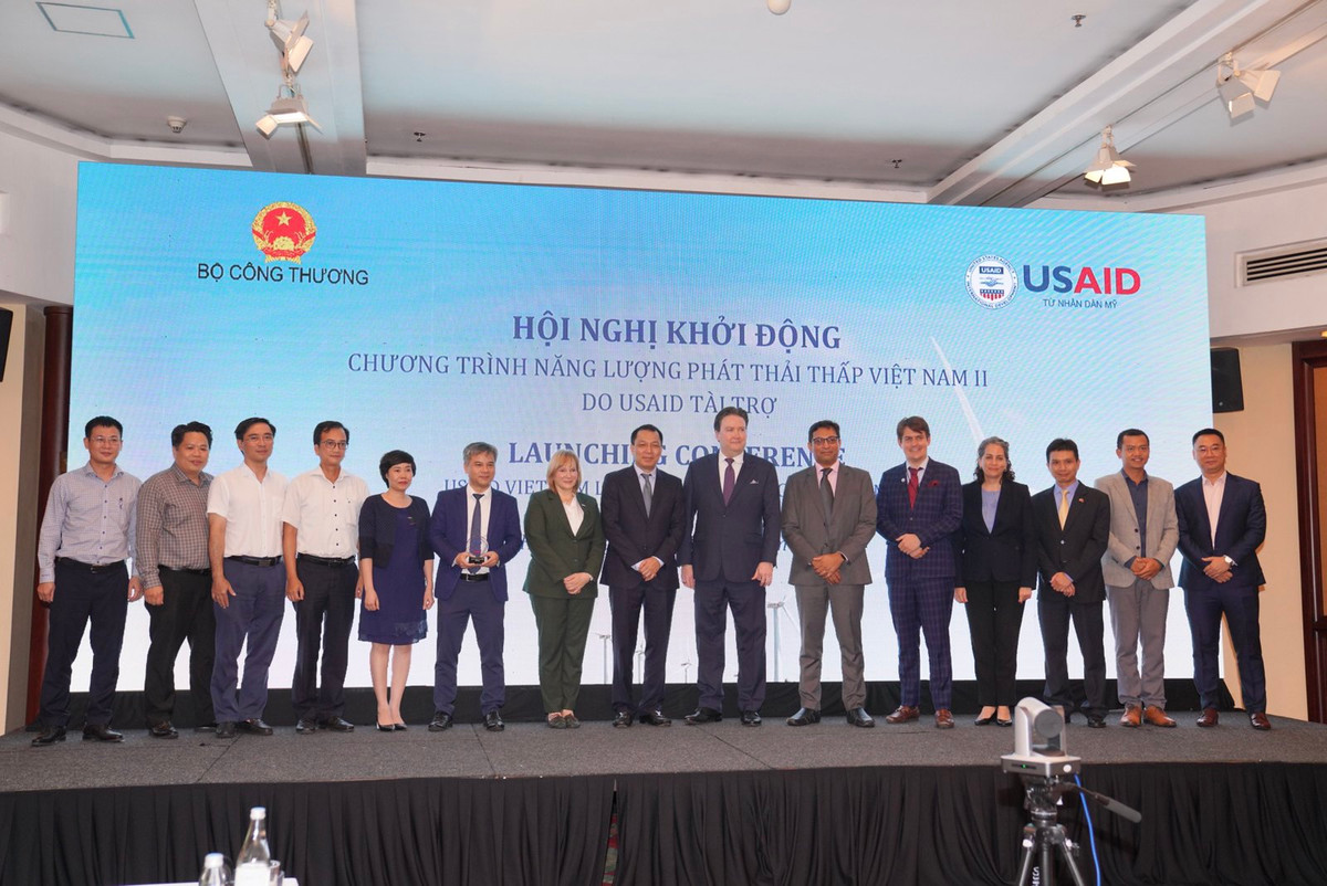 Viet Nam thi diem mua dien truc tiep tu nha san xuat dien tai tao