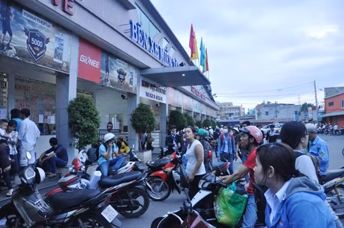 Trang dem don xe ve que nghi le dip 30/4-Hinh-4