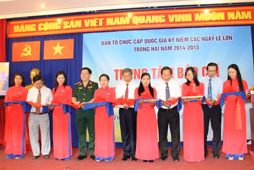 Khai truong TT Báo chí tuyen truyèn kỷ niẹm Lẽ 30/4-Hinh-2