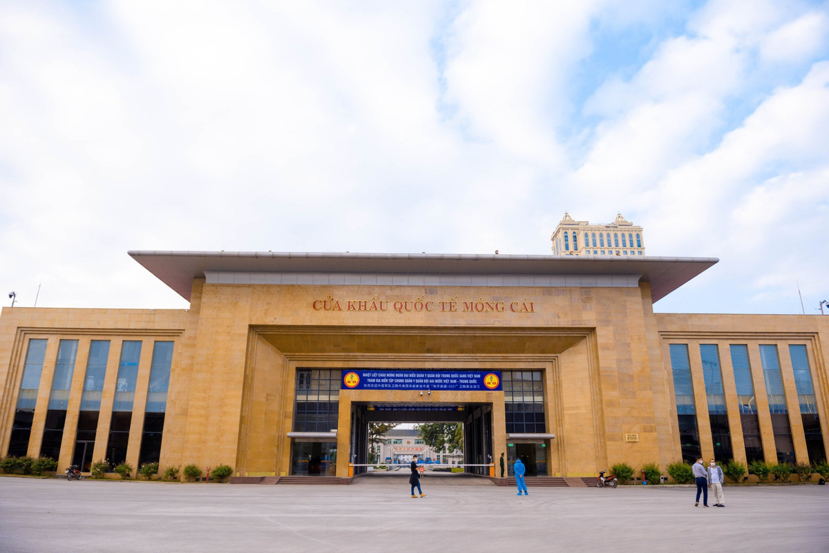 Quang Ninh: Cua khau Quoc te Mong Cai “dong bang