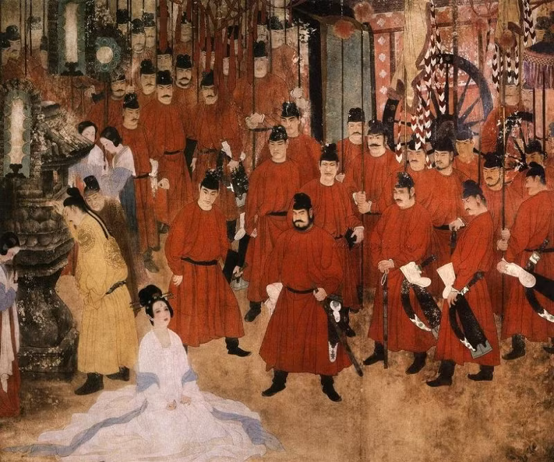 Sự yêu chiều một cách thái quá của Đường Huyền Tông đối với Dương quý phi là nguyên nhân khiến người đời cho rằng nhà Đường đều do quý phi mà suy vong. Nàng được cho chính là lý do khiến hoàng đế mải mê trong tửu sắc hoan lạc, bỏ bê việc triều chính, để người nhà lộng quyền