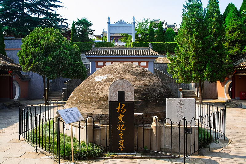 Mới đây, sau khi khai quật lăng mộ của Dương quý phi, các nhà khảo cổ có thể xác nhận được lời đồn hàng nghìn năm về Dương Qúy Phi.