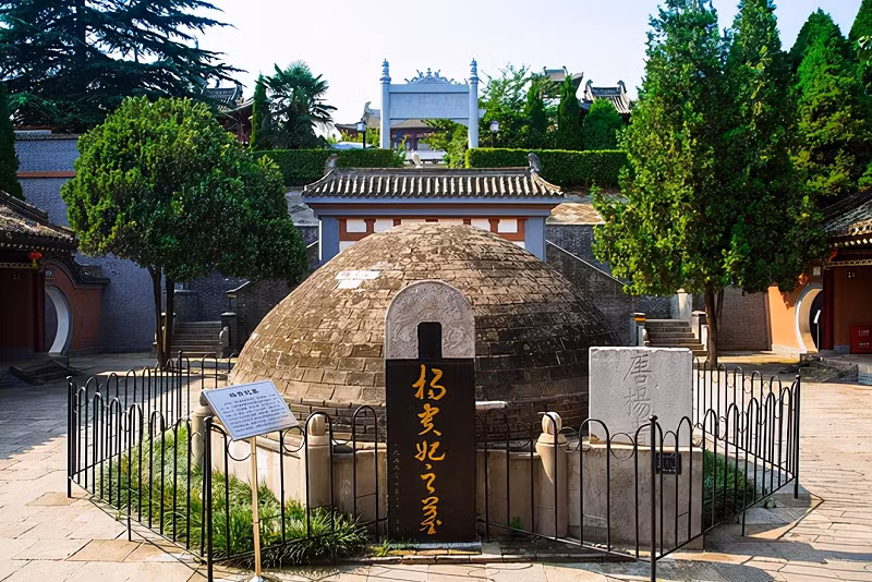 Mới đây, sau khi khai quật lăng mộ của Dương quý phi, các nhà khảo cổ có thể xác nhận được lời đồn hàng nghìn năm về Dương Qúy Phi.