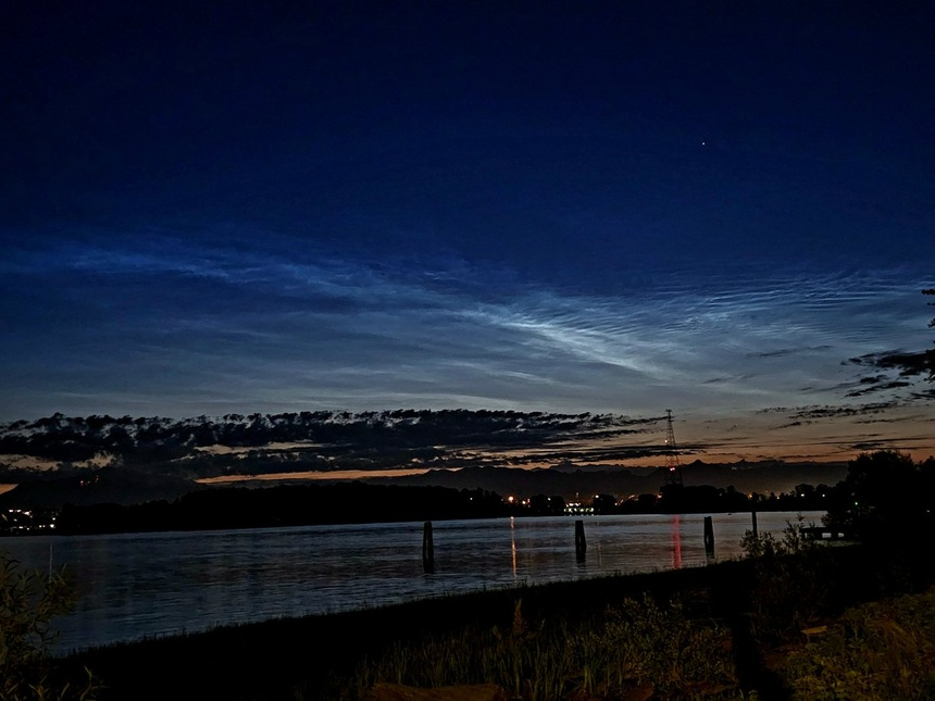 Chúng náu mình trong tầng giữa mỏng manh của Trái Đất - đây là vùng khí quyển bên trên với áp lực nhỏ hơn 10.000 lần áp lực trong nước biển.