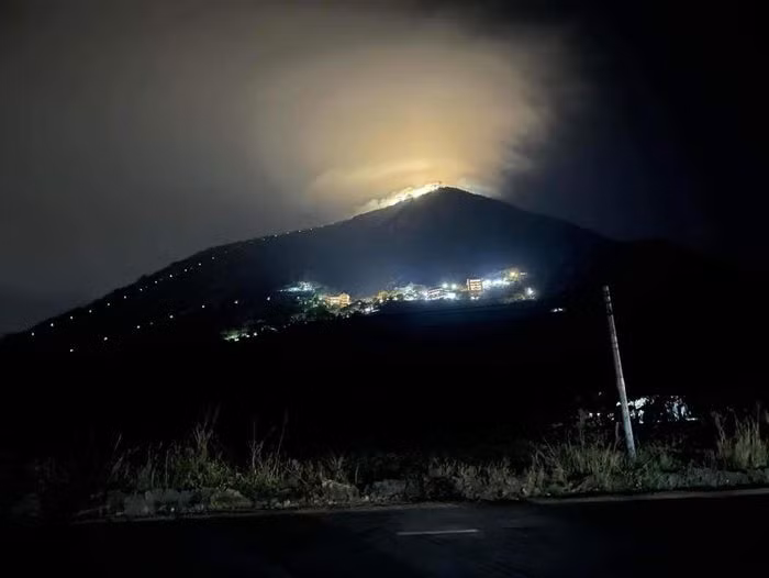 Những hình ảnh về mây dạ quang ở núi Bà Đen được lan truyền khắp mạng xã hội làm tăng sự quan tâm của những người đam mê "săn" mây đối với địa điểm này.