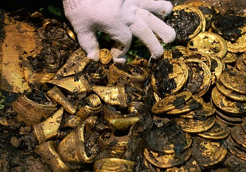 Sau khi các bức tường của lăng mộ được khai quật và mở ra, trên đó tìm thấy hình ảnh một người chào đón khách. Các chuyên gia vẫn đang tích cực nghiên cứu để tìm kiếm câu trả lời.