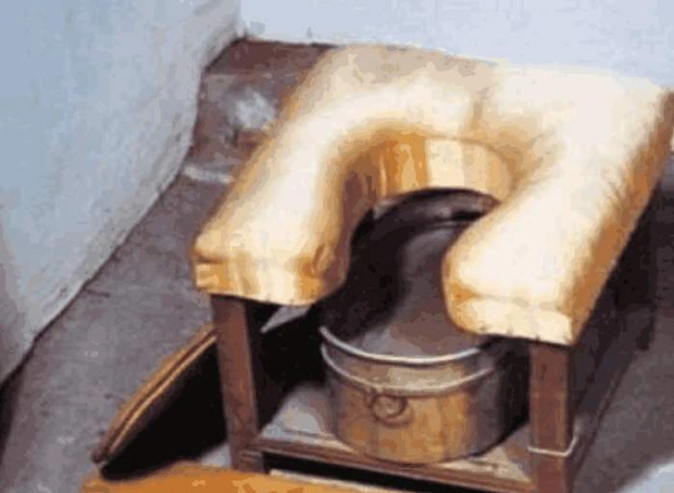 3. Tử Cấm Thành Trung Quốc không có nhà vệ sinh: Có tin rằng Tử Cấm Thành không có nhà vệ sinh, nếu muốn giải quyết nhu cầu, các cung tần phải dùng bô.