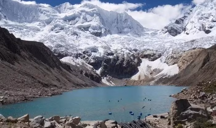 Tom Robinson, đồng tác giả của nghiên cứu và là giảng viên tại Đại học Canterbury (New Zealand) cho biết một đợt vỡ hồ sông băng sẽ giống như “cơn sóng thần trên cạn”.