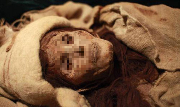 Sau khi kiểm tra ADN, chuyên gia khảo cổ đã xác định được các xác ướp này có niên đại từ thế kỷ 15 trước Công nguyên, vào thời điểm đó là triều đại của nhà Hạ.