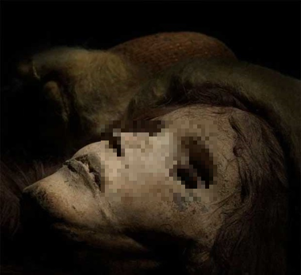 Điều này cũng được chứng thực trong cuốn "Sơn hải kinh" đã ghi lại rằng do tình hình cai trị phức tạp, nhà Hạ lúc đó liên tục mở rộng lãnh thổ và thường xuyên nổ ra chiến tranh.