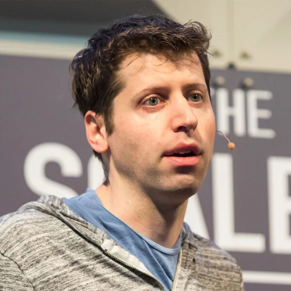 Sam Altman nói rằng trong trường hợp xảy ra thảm họa, kế hoạch của ông là đến New Zealand và gặp Peter Thiel (người đồng sáng lập PayPal) tại hầm trú ẩn của ông ấy để chờ mọi chuyện qua đi.