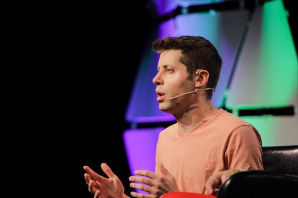 Trong cuộc phỏng vấn với The New Yorker năm 2016, Sam Altman cho biết ông đang chuẩn bị cho ngày tận thế và tin rằng đại dịch là điều không thể tránh khỏi.