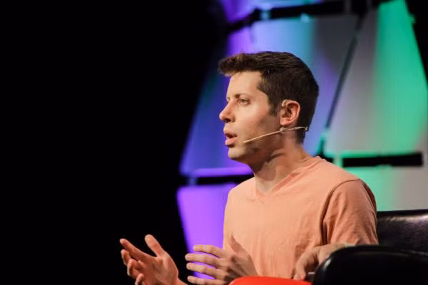 Trong cuộc phỏng vấn với The New Yorker năm 2016, Sam Altman cho biết ông đang chuẩn bị cho ngày tận thế và tin rằng đại dịch là điều không thể tránh khỏi.