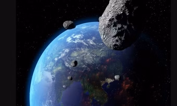 Tiểu hành tinh này có chiều ngang ước tính 137 m, bằng chiều cao của một tòa nhà chọc trời 40 tầng và quỹ đạo của nó quanh Mặt trời đi qua quỹ đạo của Trái đất vài năm một lần.