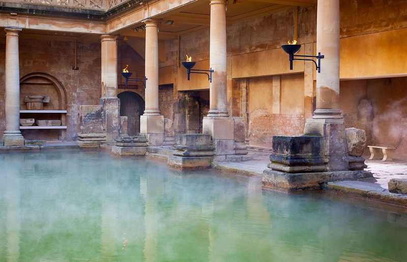 Theo The Guardian, nạn trộm cắp ở nhà tắm tràn lan đến mức các nhà tắm thời La Mã ở những nơi khác ở Anh trưng bày "những viên thuốc nguyền rủa" "mong muốn trả thù kẻ trộm cắp".