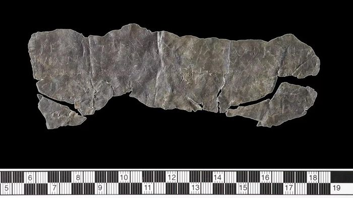 Theo một nghiên cứu mới, ngôn ngữ bí ẩn của sách Khải Huyền được cố ý cho giống với ngôn ngữ được sử dụng trong những tấm bảng lời nguyền của người La Mã cổ đại.