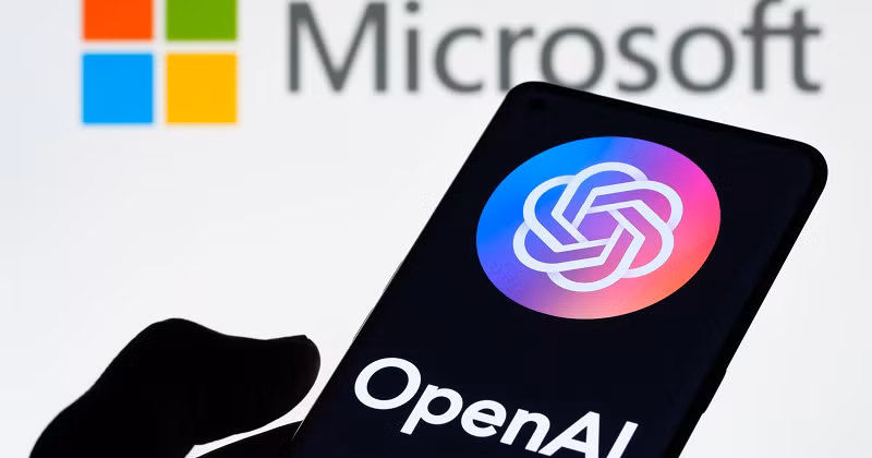 Microsoft, công ty đã đầu tư hàng tỷ USD vào OpenAI, cũng đã tận dụng thời điểm này.