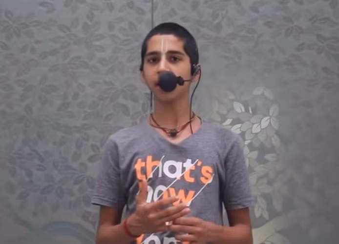 "Trong khi thế giới đang đối mặt với suy thoái kinh tế và những tình huống tiêu cực, đây là cơ hội tốt để chúng ta nhìn lại bản thân và thấu hiểu xem mình là ai", Abhigya Anand chia sẻ.