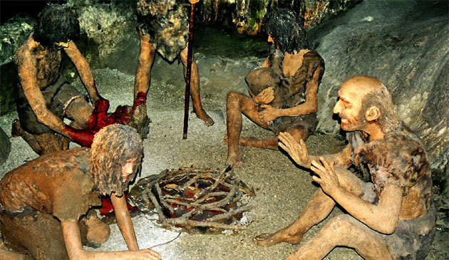 Các tác giả giải thích việc săn bắt những động vật lớn này đòi hỏi sự hợp tác chặt chẽ giữa các thành viên trong nhóm, giống như việc chế biến con mồi, đòi hỏi nhiều công đoạn.