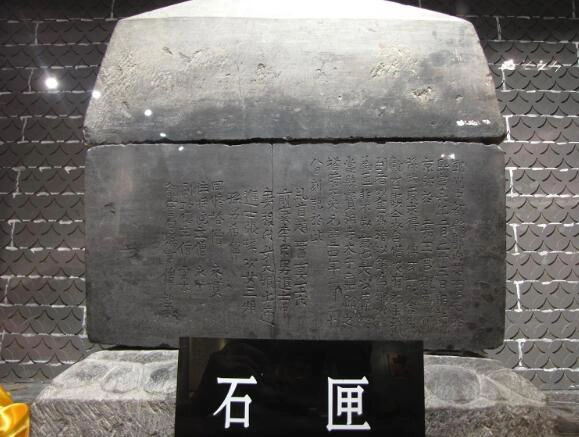 Theo sử sách ghi lại, chùa Bảo Tương và bảo tháp Hoàng Kim có tuổi đời lên tới 1.500 năm và được xây dựng từ thời Bắc Ngụy.