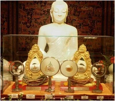 Trong các lịch đại cũng đều có hiện tượng "xá lợi" của các chư tăng: pháp sư Quang Âm viên tịch tại Đài Loan năm 1975, di thể ngài để lại hơn 1.000 viên xá lợi màu nâu lấp lánh, viên to nhất có đường kính tới 4 cm, hơn 30 viên có đường kính 3 cm. Pháp sư Hồng Thuyên ở Singapore, viên tịch tháng 12/1990, tro cốt có tới 450 viên giống như thủy tinh các màu: hồng, trắng, bạc, vàng, nâu, đen... có viên còn lấp lánh như đá hoa cương.