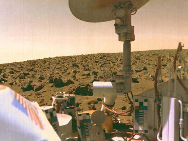 5. Viking 2, NASA, Mỹ, 1976: Viking 2 một phần của chương trình Viking từ NASA, hoạt động trong 1.316 ngày dài trên Sao Hỏa.