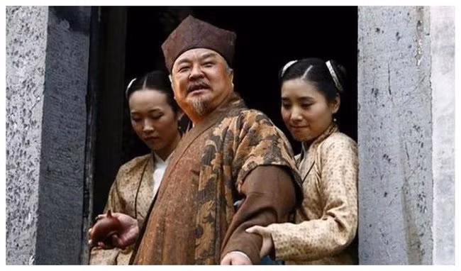 Theo lý mà nói, họ này hầu như không liên quan gì đến Chu Nguyên Chương vì sống khác triều đại. Nhưng tại sao ông lại mạnh tay trấn áp họ này như vậy, thậm chí còn bắt hậu nhân gia tộc làm những công việc thấp kém, để họ vĩnh viễn không thể ngóc đầu lên được? Chuyện này phải bắt đầu kể từ thời nhà Nam Tống.