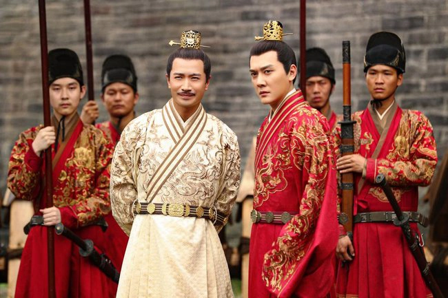 Thời Nam Tống, văn nhân mặc khách rất nhiều, trong đó, người khá nổi tiếng phải kể đến Phạm Trọng Yêm, Lý Thanh Chiếu, Vương An Thạch…, cũng bởi vì nhà Nam Tống trọng văn khinh võ cho nên đất nước yếu nhược, không đủ khả năng chống lại kẻ thù mạnh mẽ là Mông Cổ.