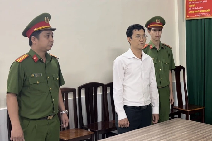 Cong an TPHCM noi ly do bat luat su Han Ni, Dang Anh Quan va Tran Van Sy