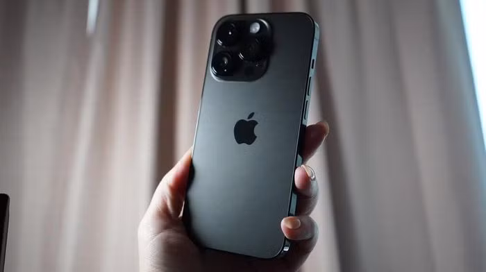 Hồi tháng 10/2022, công ty này cũng dự đoán Táo khuyết sẽ "nâng cấp dung lượng bộ nhớ" trên iPhone thế hệ mới, với dung lượng RAM trên dòng Pro tăng từ 6 GB lên 8 GB, trong khi iPhone 15 tiêu chuẩn sẽ có 6 GB RAM.