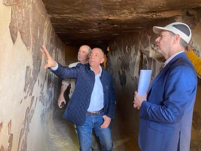 Tham dự buổi lễ mở cửa cho công chúng tham quan hai lăng mộ nói trên ngày 11/2 có Tổng thư ký SCA Mostafa Waziri, Đại sứ Tây Ban Nha tại Ai Cập Álvaro Iranzo và Chủ tịch CSIC, bà Eloísa del Pino.