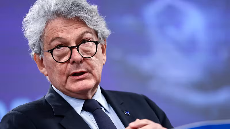 Ủy viên phụ trách lĩnh vực công nghiệp của Liên minh châu Âu (EU), ông Thierry Breton cho biết EU sẽ áp đặt các quy định mới liên quan đến AI nhằm giải quyết những lo ngại về rủi ro của công cụ chatbot và đảm bảo người dùng ở châu Âu có thể tin tưởng công nghệ AI. Đây là bình luận đầu tiên của một quan chức cấp cao EU đưa ra trong bối cảnh lo ngại về công cụ chatbot ChatGPT do OpenAI phát triển.