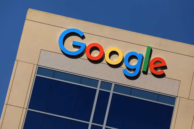 Sự cố này lập tức ảnh hưởng đến giá cổ phiếu của Google. Nhiều người lo ngại gã khổng lồ tìm kiếm này sẽ tụt hậu trước Microsoft trong cuộc đua trí tuệ nhân tạo.