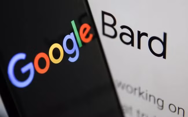 Cổ phiếu của Google trong phiên giao dịch ngày 8/2 giảm 9% và không có dấu hiệu phục hồi đến tận cuối phiên. Trong khi đó cổ phiếu của Microsoft lại tăng nhẹ.