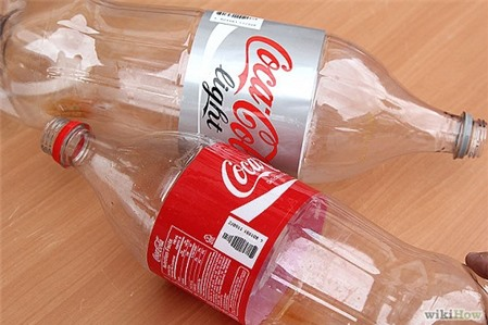 Ngoài ra Coca thường được uống lạnh, khi nước lạnh hơn thể tích cũng thay đổi. Do đó thiết kế này nhằm chai không bị móp méo do thay đổi thể tích.