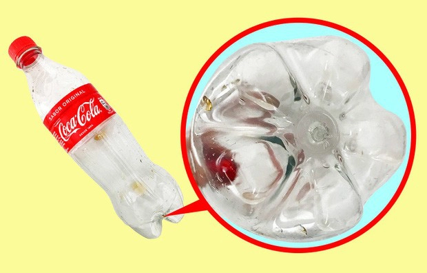 6. Vì sao đáy chai Coca lồi lõm hơn chai nước suối? Đáy chai Coca có những phần lồi lõm được cho là để tăng sức mạnh của chai. Đây là điều cần thiết vì chai nhựa phải chịu được áp suất của khí gas trong nước Coca.