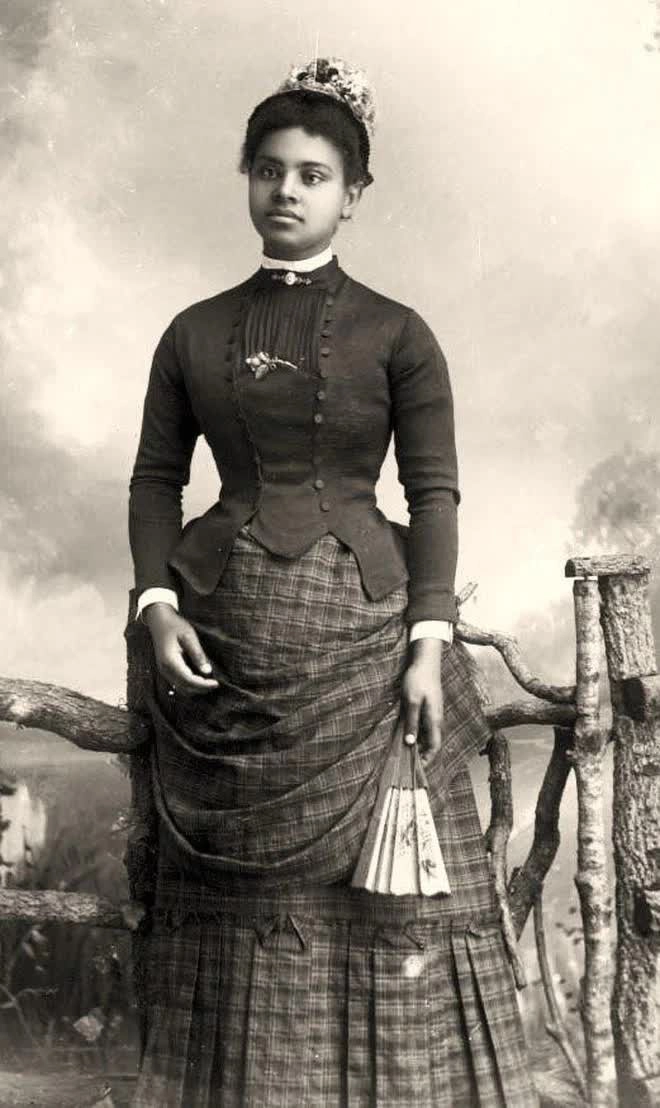 Rất may đây cũng chỉ là một hình thức thích nghi với môi trường sống. Chiếc áo này không làm họ yểu mệnh nhưng cũng đủ gây khó thở hoặc ngất xỉu nhiều lần.