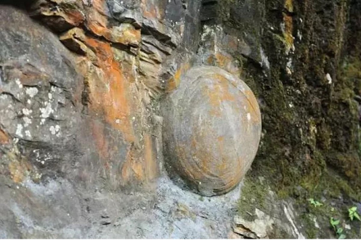 Tuy nhiên, các nhà khoa học cho biết lời giải thích này chỉ mới bẻ được nửa chiếc khóa, còn việc tại sao những viên đá lại có hình dáng hoàn hảo và bề mặt nhẵn mịn như vậy thì chưa ai có thể đưa ra câu trả lời thuyết phục.