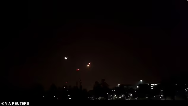 Theo đó, "thiên thạch 2022 WJ1 lần đầu được phát hiện bởi dự án Catalina Sky Survey hôm 19/11/2022. Dự án trên là một trong số những nỗ lực nhằm theo dõi các vật thể ở gần Trái Đất", các nhà khoa học tại ESA cho biết.