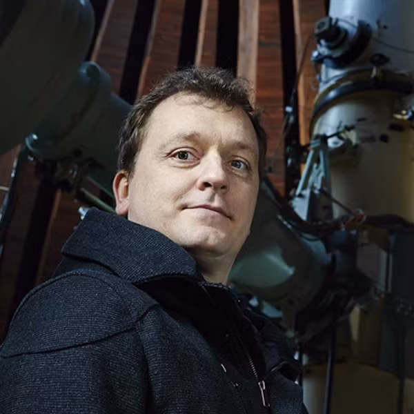 Đây không phải lần đầu tiên Sárneczky đưa ra cảnh báo sớm về cầu lửa. "Thợ săn" tiểu hành tinh chuyên nghiệp này từng làm điều tương tự vào tháng 3/2022.