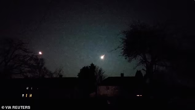 Trong khi cung cấp thông tin về vụ chạm của thiên thạch Sar2667 với bề mặt Trái Đất, các nhà khoa học của ESA đã nhắc lại lần gần nhất đường đi của thiên thạch được dự đoán một cách chính xác.