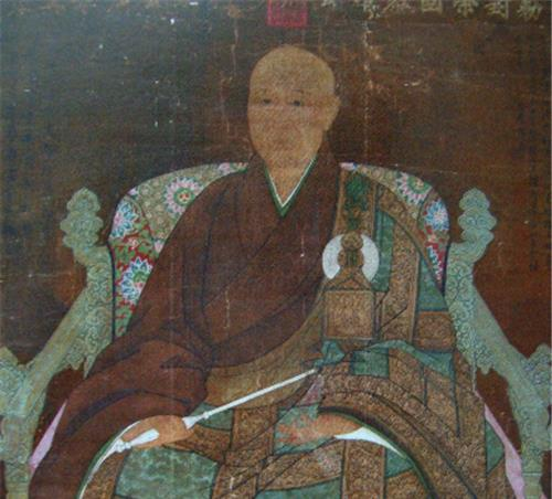 Với sự phát triển của khoa học công nghệ hiện đại, các chuyên gia đã sử dụng các dụng cụ hiện đại để khảo sát chiếc giếng kỳ quái này. Kết quả, họ nhận ra đây là giếng dựng đứng tự nhiên, đầu dưới thông với sông ngầm.