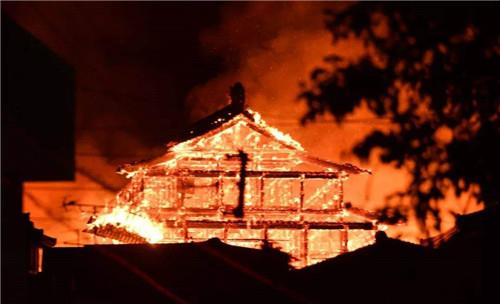 Sở dĩ chiếc giếng cổ này nổi tiếng vì tại đây có một số câu chuyện kỳ lạ khiến người ta ghê sợ.