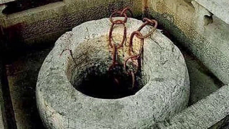 Đặc biệt nhất là giếng nằm gần cầu Bắc Tân. Tên của nó là giếng Tỏa Long.