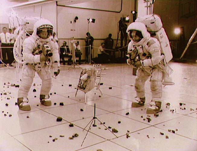 Kết thúc 2 năm tập luyện, NASA sẽ tiếp tục chọn lựa những ứng cử viên xuất sắc nhất để trở thành phi hành gia. Tuy nhiên, trước mỗi chuyến bay vào vũ trụ, các ứng cử viên này lại phải sát hạch tiếp với cường độ còn kinh khủng hơn.